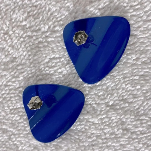 Vintage Blue Painted  Metal Rippled Triangle Pierced Earrings Costume Jewelry - Picture 3 of 7